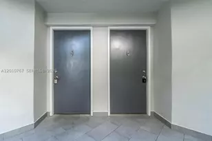 9431 Fontainebleau, Miami, FL 33172 - Photo 19