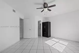 9431 Fontainebleau, Miami, FL 33172 - Photo 9