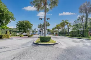 9431 Fontainebleau, Miami, FL 33172 - Photo 41
