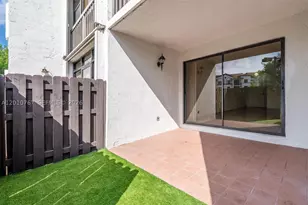 9431 Fontainebleau, Miami, FL 33172 - Photo 13