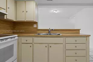 9431 Fontainebleau, Miami, FL 33172 - Photo 25