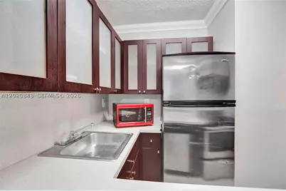 126 SW 17th #601, Miami, FL 33129 - Photo 3