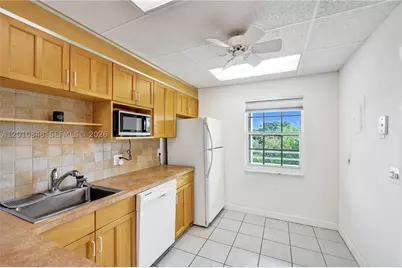 575 Oaks #508, Pompano Beach, FL 33069 - Photo 15