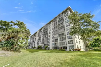 575 Oaks #508, Pompano Beach, FL 33069 - Photo 9