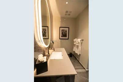 20 NE 11th #5306, Miami, FL 33132 - Photo 9