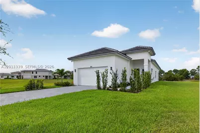 265 SE Via Sangro, Port Saint Lucie, FL 34952 - Photo 1