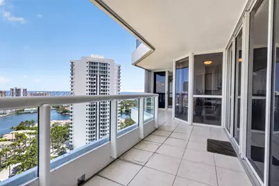 21205 Yacht Club #2409, Aventura, FL 33180 - Photo 31