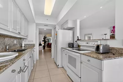 21205 Yacht Club #2409, Aventura, FL 33180 - Photo 11