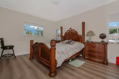 395 W 39th, Hialeah, FL 33012 - Photo 19