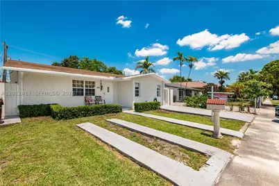 395 W 39th, Hialeah, FL 33012 - Photo 3