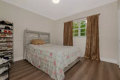 395 W 39th, Hialeah, FL 33012 - Photo 23