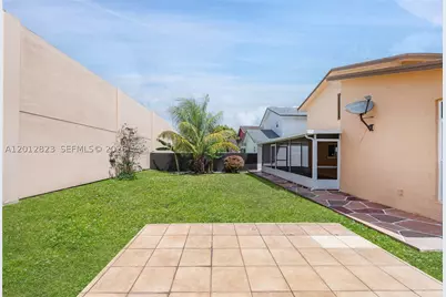 1007 NW 106th Ave, Miami, FL 33172 - Photo 3