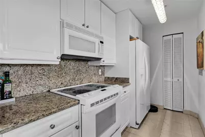 848 Brickell Key #1903, Miami, FL 33131 - Photo 13