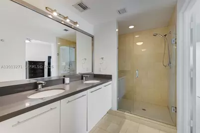 90 SW 3rd #2504, Miami, FL 33130 - Photo 17