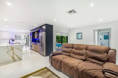 15331 Turnbull, Miami Lakes, FL 33014 - Photo 9