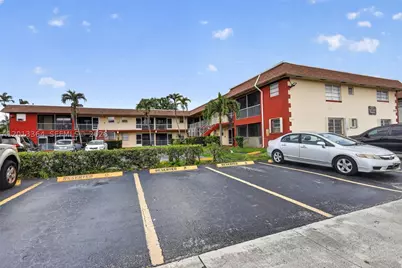 2040 NW 81st #122, Pembroke Pines, FL 33024 - Photo 17