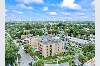 2400 NW 16th St, Miami, FL 33125 - Photo 15
