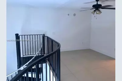 300 S Biscayne #L-L32, Miami, FL 33131 - Photo 5