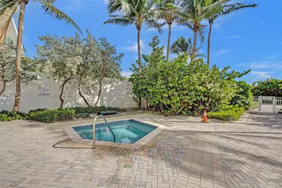 6515 Collins #1107, Miami Beach, FL 33141 - Photo 9
