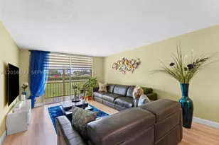 9820 S Hollybrook Lake, Pembroke Pines, FL 33025 - Photo 1