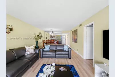 9820 S Hollybrook Lake #208, Pembroke Pines, FL 33025 - Photo 19