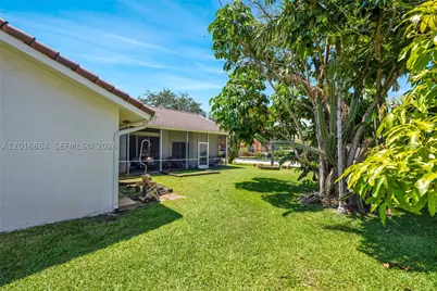 701 SW 93rd, Pembroke Pines, FL 33025 - Photo 27