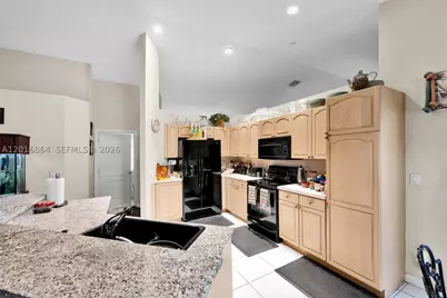 701 SW 93rd, Pembroke Pines, FL 33025 - Photo 17