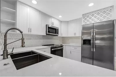 7100 NW 17th #305, Plantation, FL 33313 - Photo 9