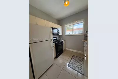 7710 Harding #1, Miami Beach, FL 33141 - Photo 9