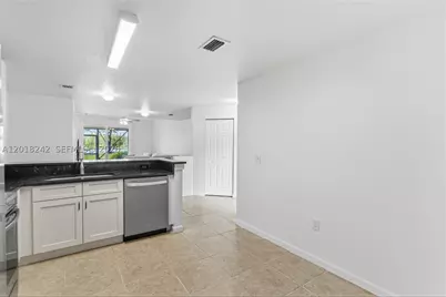 4065 Crystal Lake, Deerfield Beach, FL 33064 - Photo 9