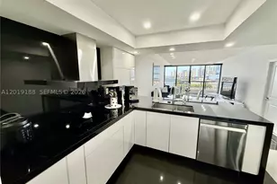 555 NE 15th, Miami, FL 33132 - Photo 3