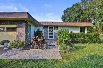 6408 NW 72nd, Tamarac, FL 33321 - Photo 17