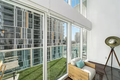 41 SE 5th #704, Miami, FL 33131 - Photo 9