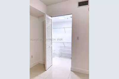 31 SE 5th #2307, Miami, FL 33131 - Photo 9