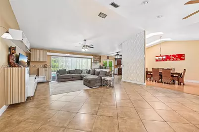 483 NW 107th, Coral Springs, FL 33071 - Photo 5
