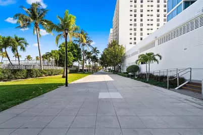 2655 Collins #2302, Miami Beach, FL 33140 - Photo 15