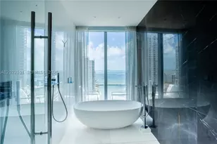 300 Biscayne Blvd, Miami, FL 33131 - Photo 9