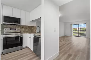 10130 Sunrise Lakes, Sunrise, FL 33322 - Photo 7