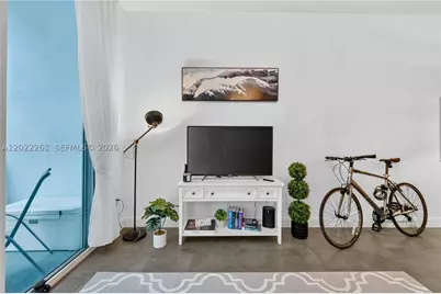 31 SE 5th #203, Miami, FL 33131 - Photo 17