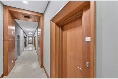 31 SE 5th #203, Miami, FL 33131 - Photo 3
