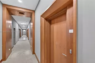 31 SE 5th, Miami, FL 33131 - Photo 3