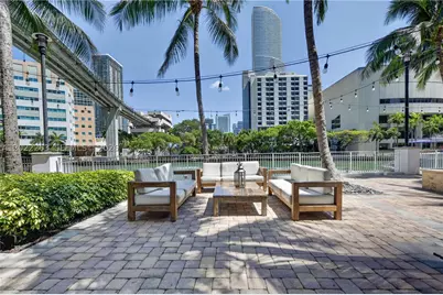 31 SE 5th #203, Miami, FL 33131 - Photo 41