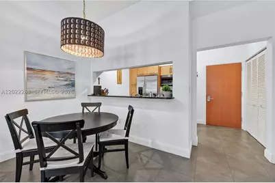 31 SE 5th #203, Miami, FL 33131 - Photo 11