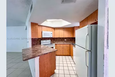 8245 Lake #308, Doral, FL 33166 - Photo 9