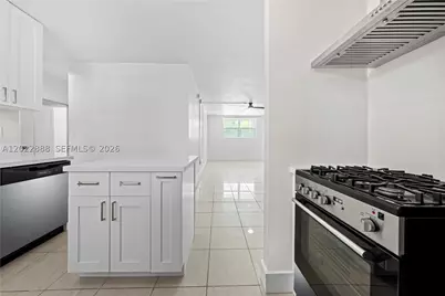 1300 Lincoln #D204, Miami Beach, FL 33139 - Photo 3