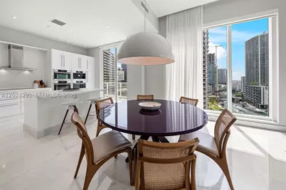900 Brickell Key #1801, Miami, FL 33131 - Photo 11
