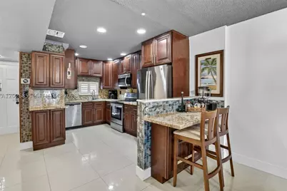 8941 S Hollybrook #205, Pembroke Pines, FL 33025 - Photo 9