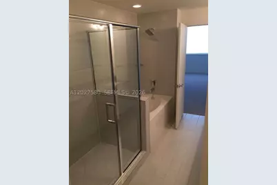 999 SW 1st #2005, Miami, FL 33130 - Photo 11
