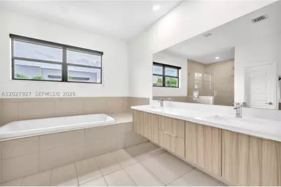 10250 NW 76th, Doral, FL 33178 - Photo 23