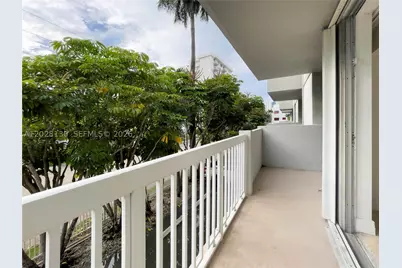 1670 Bay #2D, Miami Beach, FL 33139 - Photo 13
